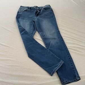 1822 Denim Blue Jeans